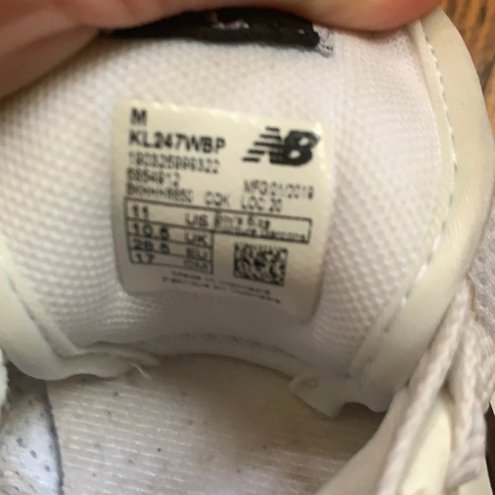 New balance white tennis shoes boys size 11